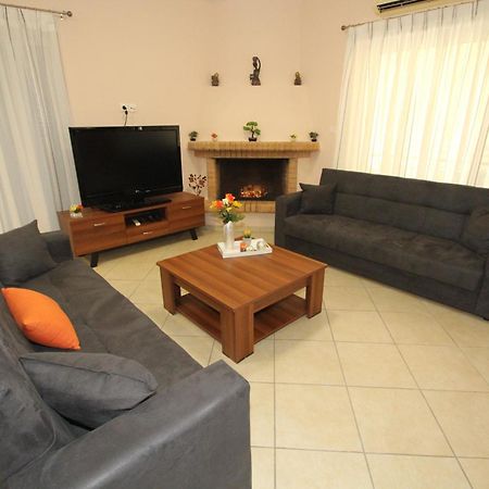 Spacious Country Apartment Враврона Екстериор снимка