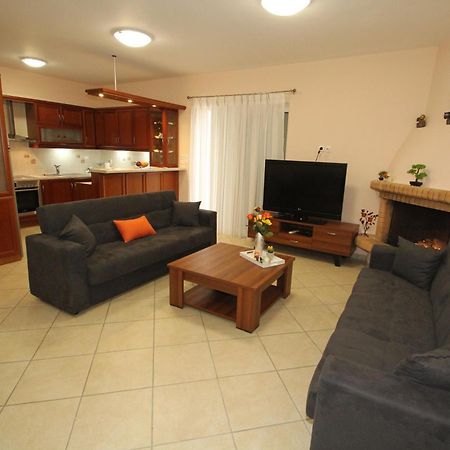 Spacious Country Apartment Враврона Екстериор снимка