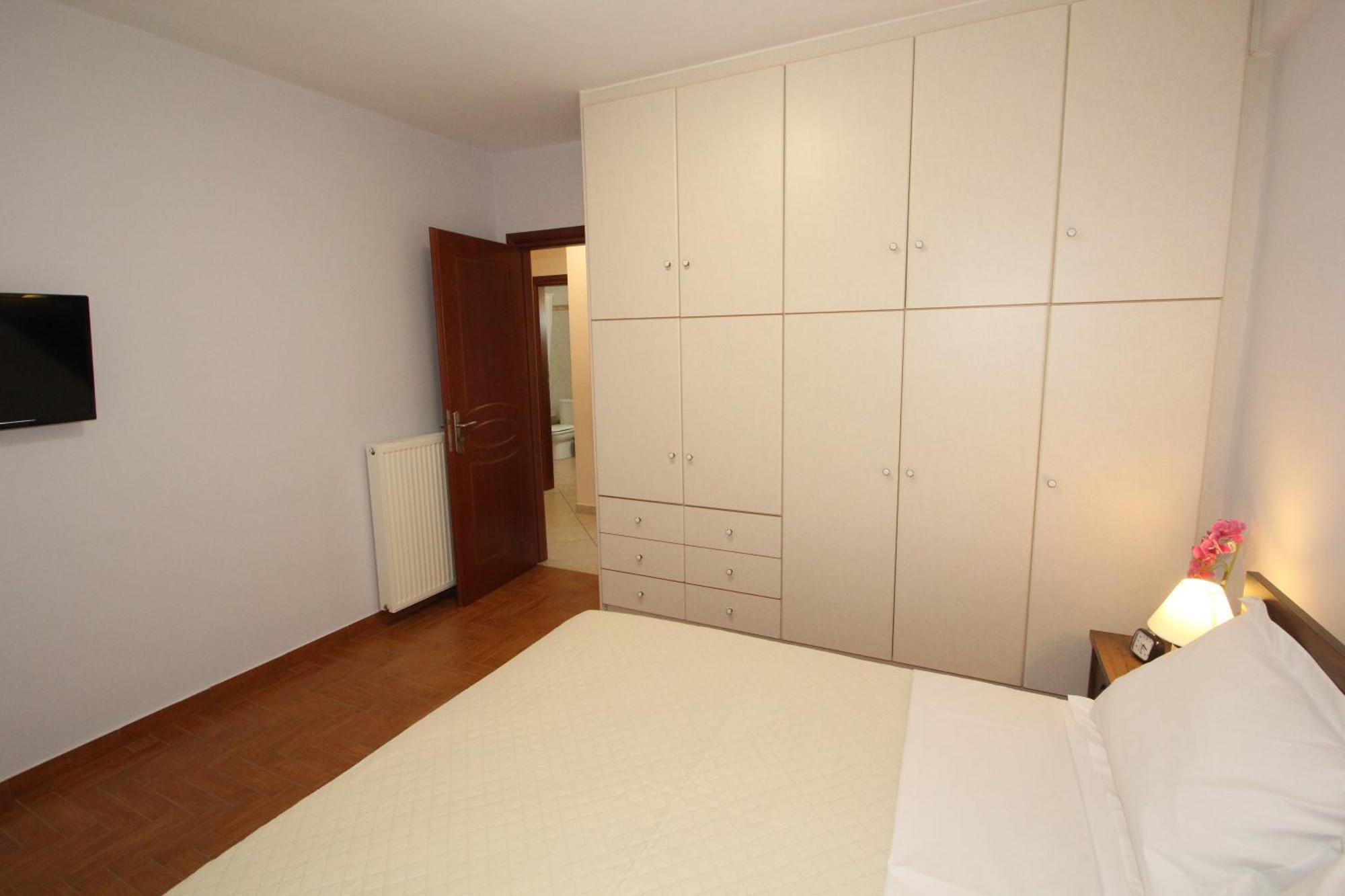Spacious Country Apartment Враврона Екстериор снимка